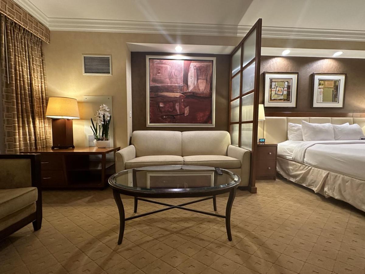 Mgm Signature Deluxe Balcony Strip View Suite Las Vegas Exterior photo