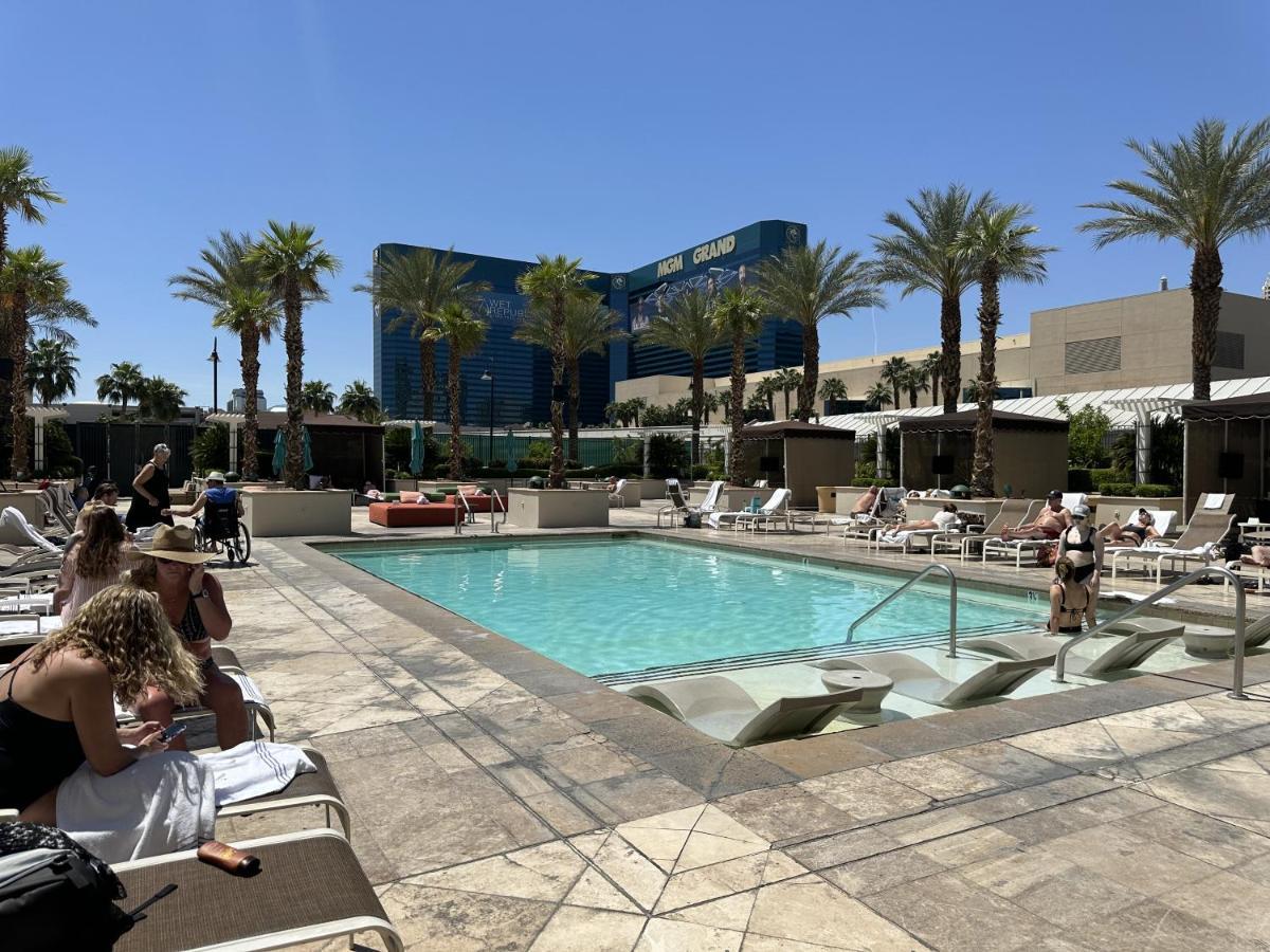 Mgm Signature Deluxe Balcony Strip View Suite Las Vegas Exterior photo