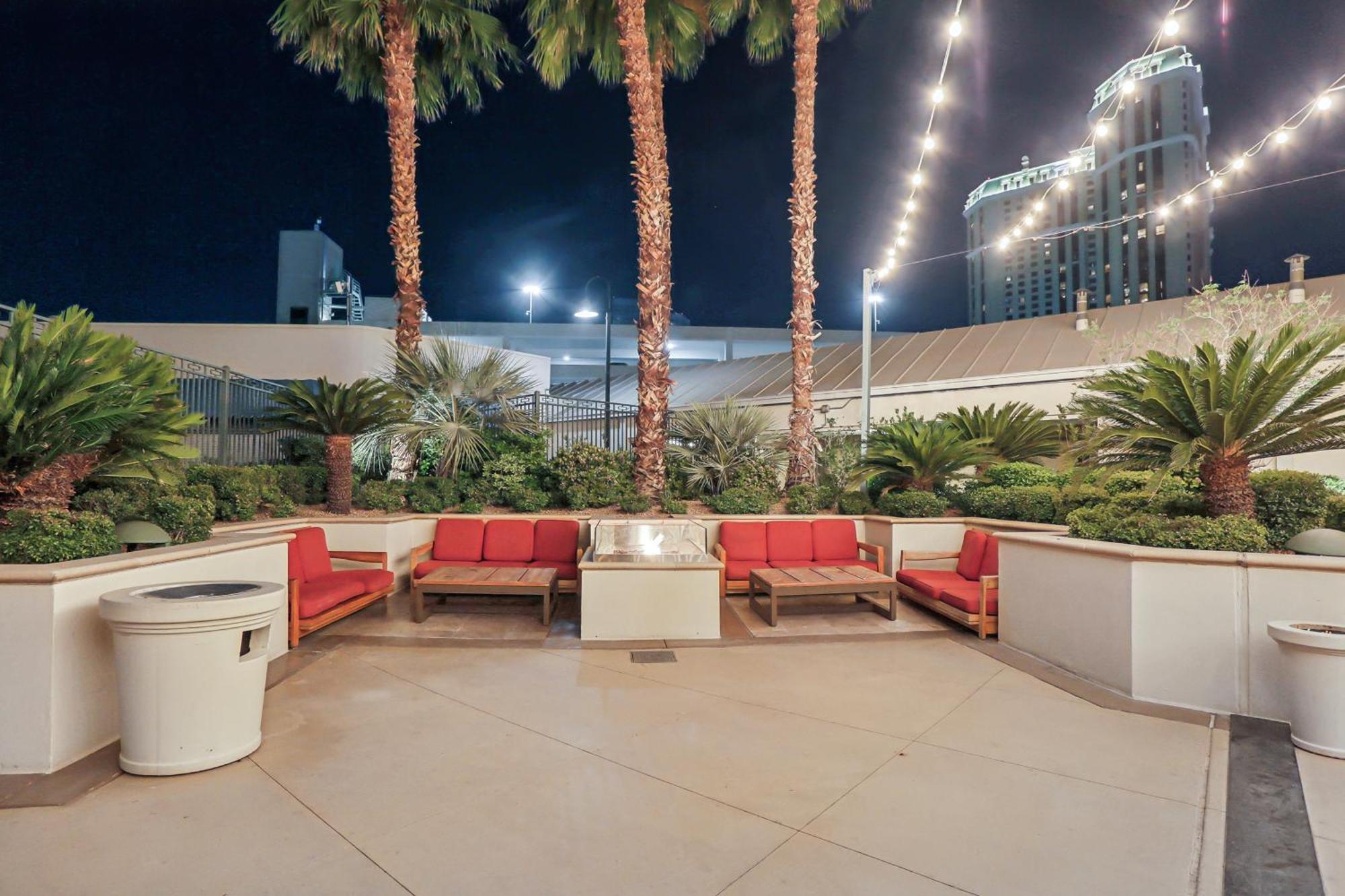Mgm Signature Deluxe Balcony Strip View Suite Las Vegas Exterior photo