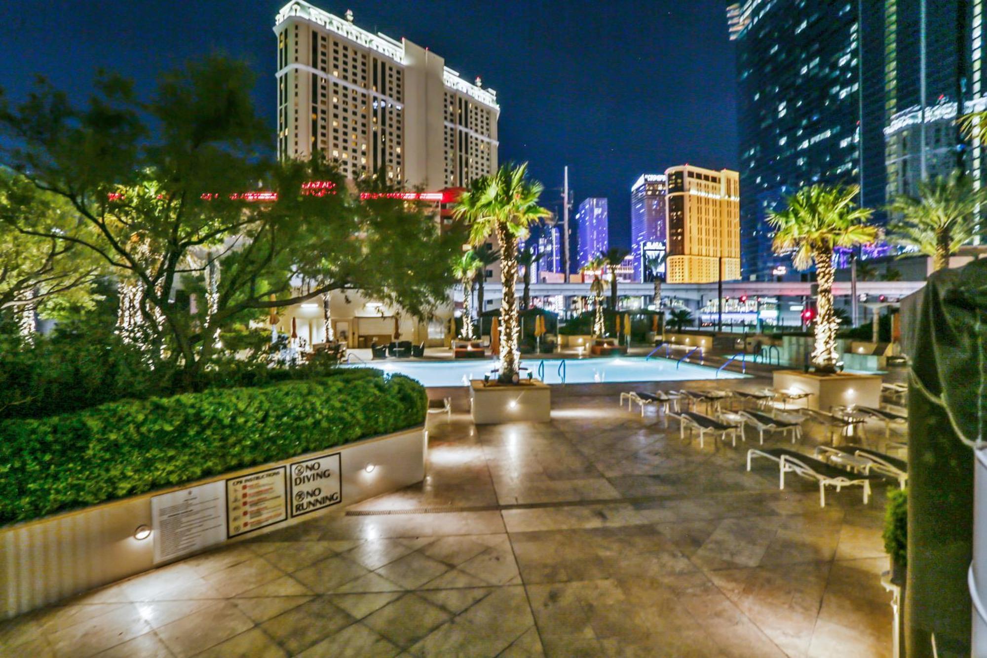 Mgm Signature Deluxe Balcony Strip View Suite Las Vegas Exterior photo
