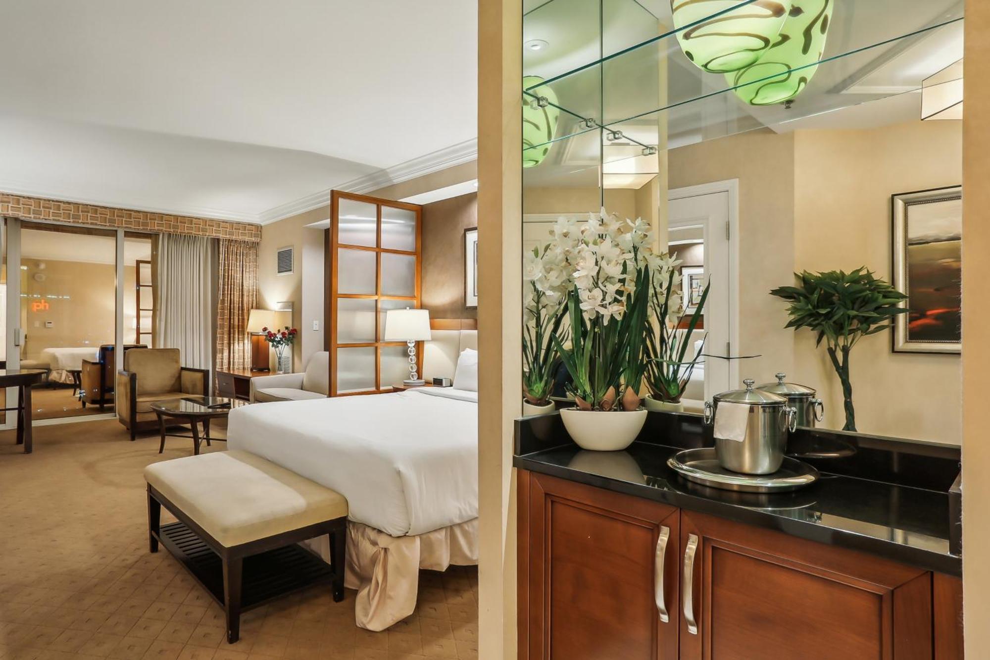 Mgm Signature Deluxe Balcony Strip View Suite Las Vegas Exterior photo