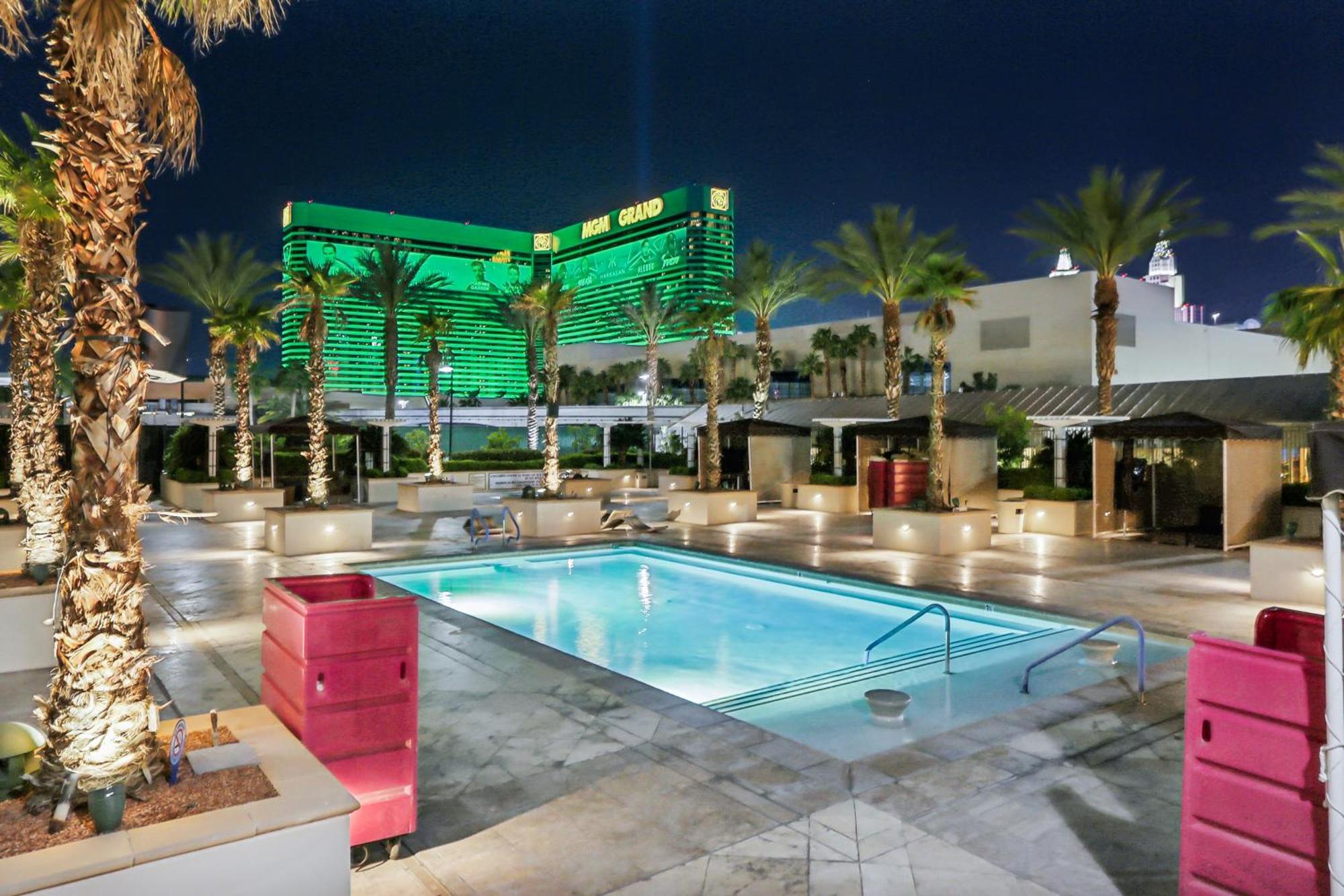 Mgm Signature Deluxe Balcony Strip View Suite Las Vegas Exterior photo