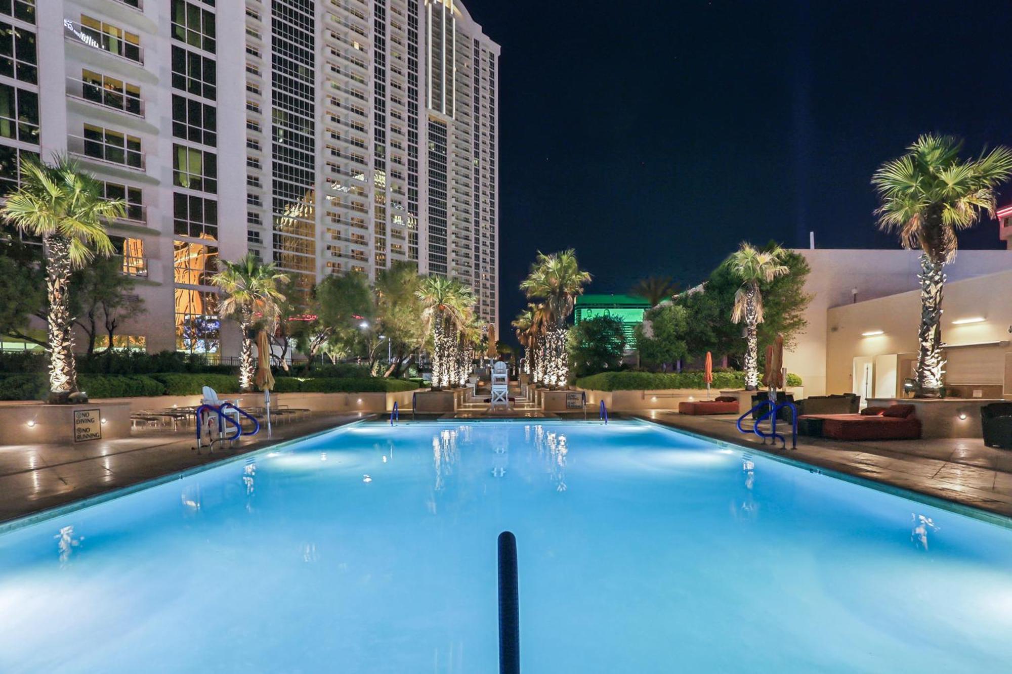 Mgm Signature Deluxe Balcony Strip View Suite Las Vegas Exterior photo
