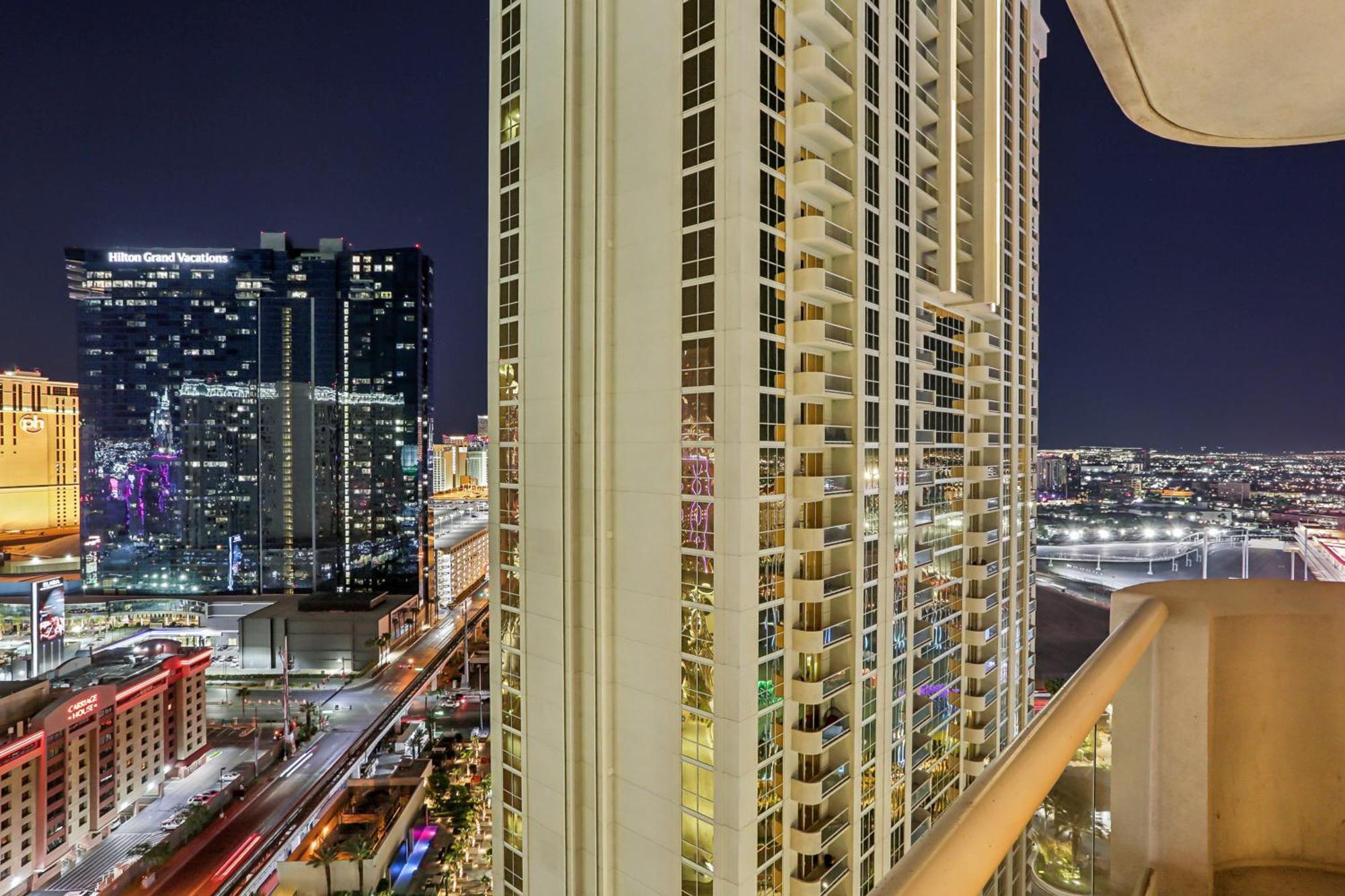 Mgm Signature Deluxe Balcony Strip View Suite Las Vegas Exterior photo