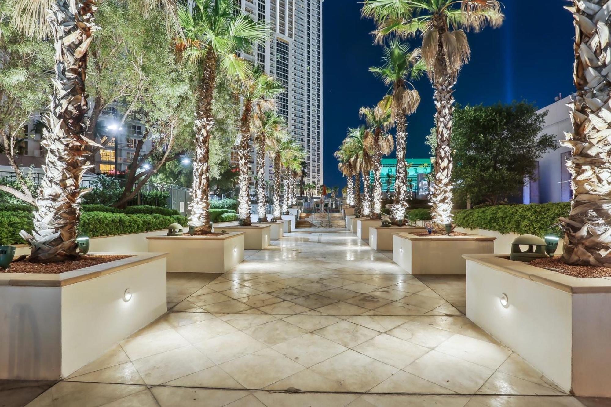 Mgm Signature Deluxe Balcony Strip View Suite Las Vegas Exterior photo