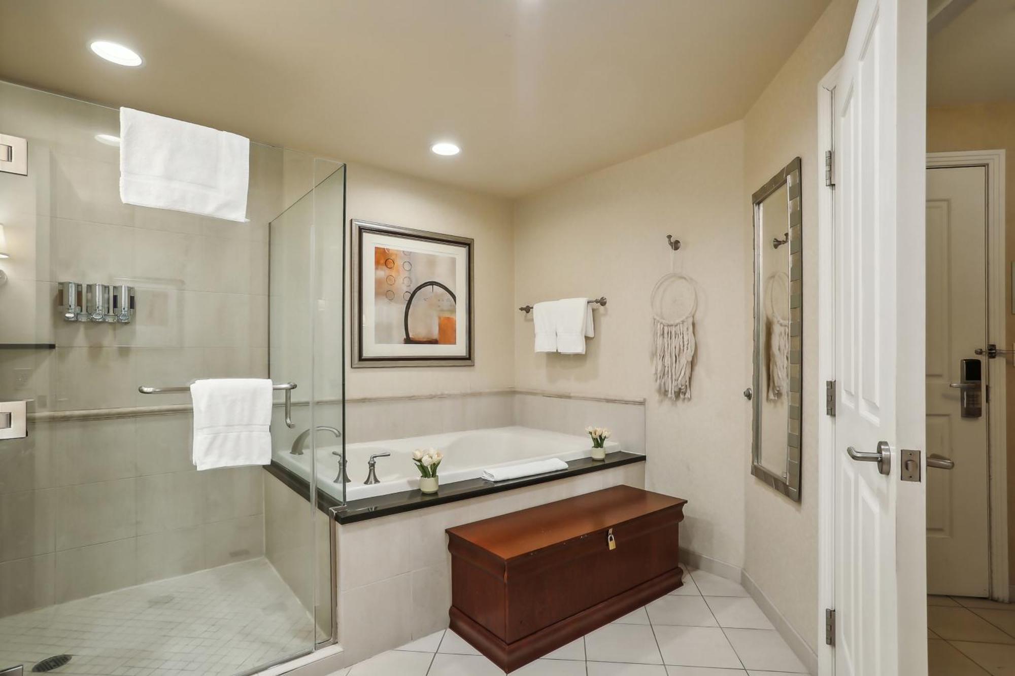 Mgm Signature Deluxe Balcony Strip View Suite Las Vegas Exterior photo