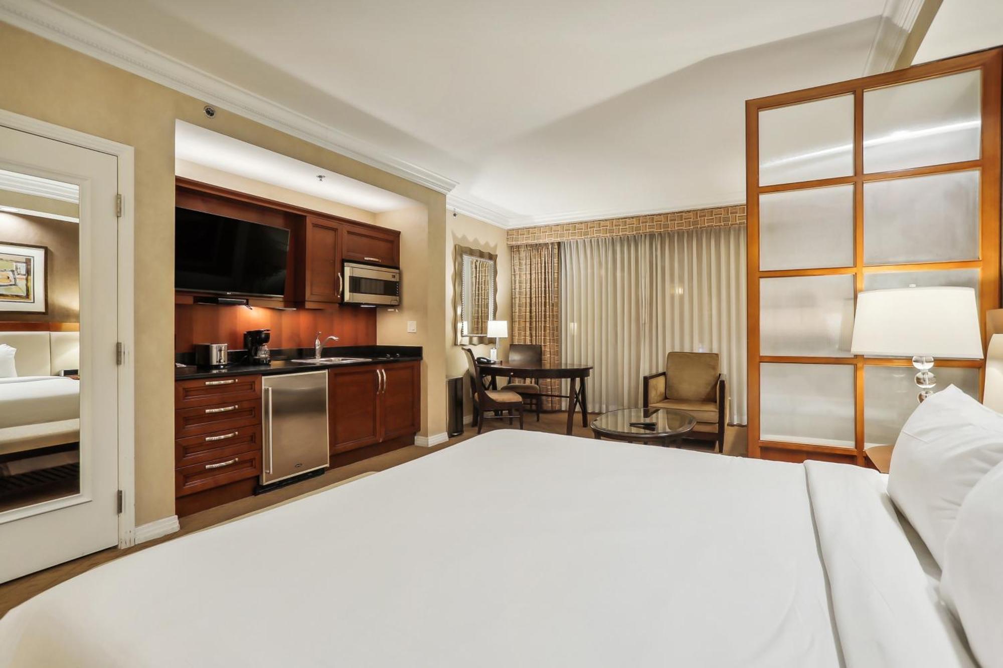 Mgm Signature Deluxe Balcony Strip View Suite Las Vegas Exterior photo